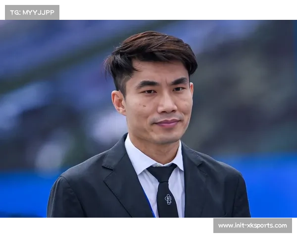 郑智接任青岛西海岸主帅，首谈保级目标与球队重建