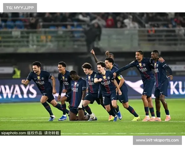 马尤卢破门庆祝，巴黎客场领先